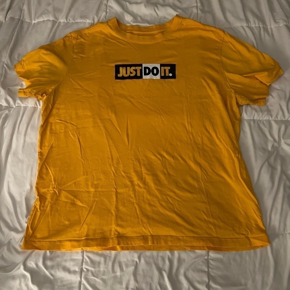 Nike- Tee Shirt​​​​​​​​​​​​